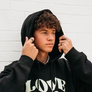 Meet your Posher, Max